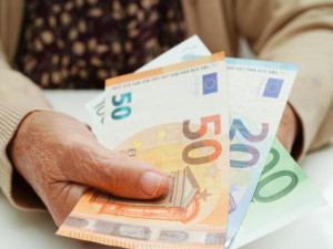 Бедни бяхме с лева, ще мизерстваме и с еврото