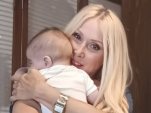 Звездните бебета&nbsp;на&nbsp;2025-а:&nbsp;Кристина Димитрова баба за трети път, Мамалев дядо на второ внуче (Снимки)
