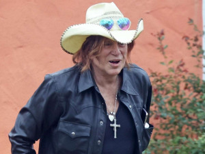 Мики Рурк фалира, остана без дом и пари
