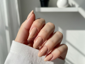 Цвят &bdquo;боза&ldquo; &ndash; хит в маникюра за 2026-а
