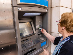 Пенсионерите искат по-рано парите си: Пенсиите да се изплащат на 6-о число, ако 7-и е събота
&nbsp;