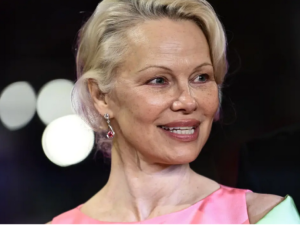 Памела Андерсън блесна без капка грим 
