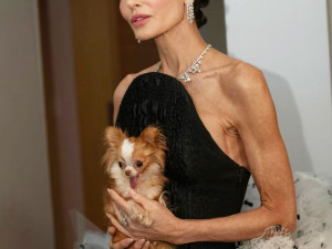 Деми Мур стряска с &bdquo;ново&ldquo; лице и кльощава фигура
