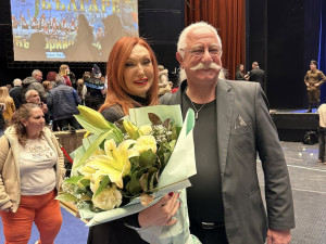 Етиен Леви написа песен за милионерска снаха
