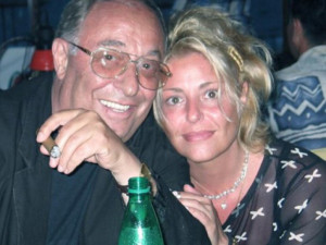 Хилда представя &bdquo;златни мелодии&ldquo; на баща си Вили Казасян
