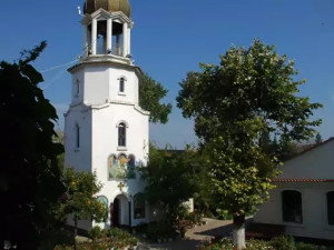 Чудотворното аязмо на Поморийския манастир цери болести
