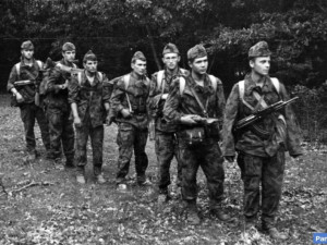 Глупостите, че в казармата се ставало мъж