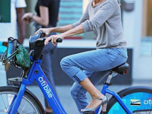 Холивудски звезди секси и със сива коса 
