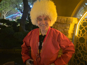 Христо Стоичков на мисия в Туркменистан, показа как пече чорек (Уникални снимки)