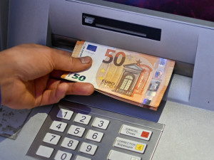 Плащат на 550 хил. бедни по 50 евро за скъпите цени